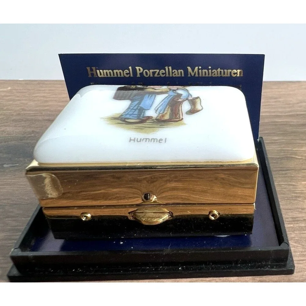 Vintage 1984 Hummel Trinket Pillbox Sewing Kit Glazed Porcelain Top 1”X1.5”X1”